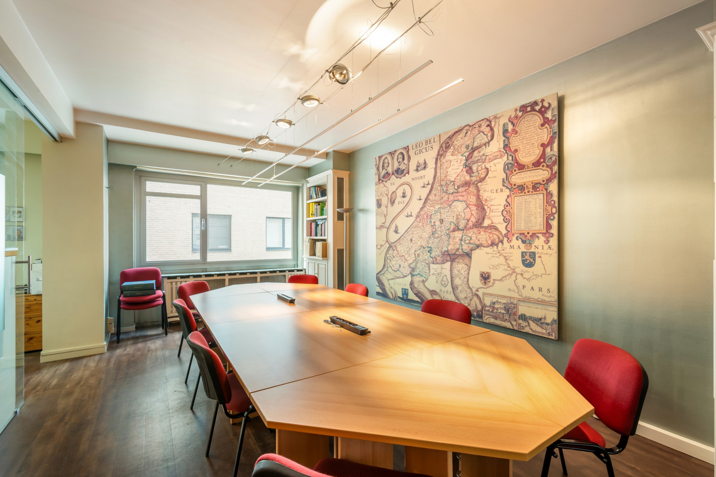 Ruim appartement met twee garageboxen - foto 4