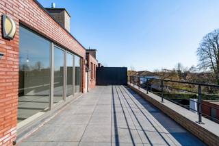 Modern & instapklaar, rustig gelegen appartement, in een kleinschalige residentie van 8 appartementenHet appartement heeft een bruto bewoonbare opp...