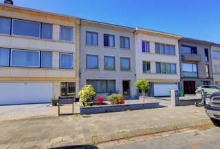 Vous souhaitez voir cet appartement ? Demandez votre visite via le lien ci-dessous :   Appartement rez-de-chaussée avec 2 chambres à coucher et...