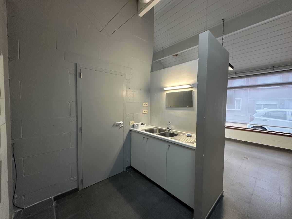 Espace de pratique d'environ 100 m² à louer à Heule. - photo 4