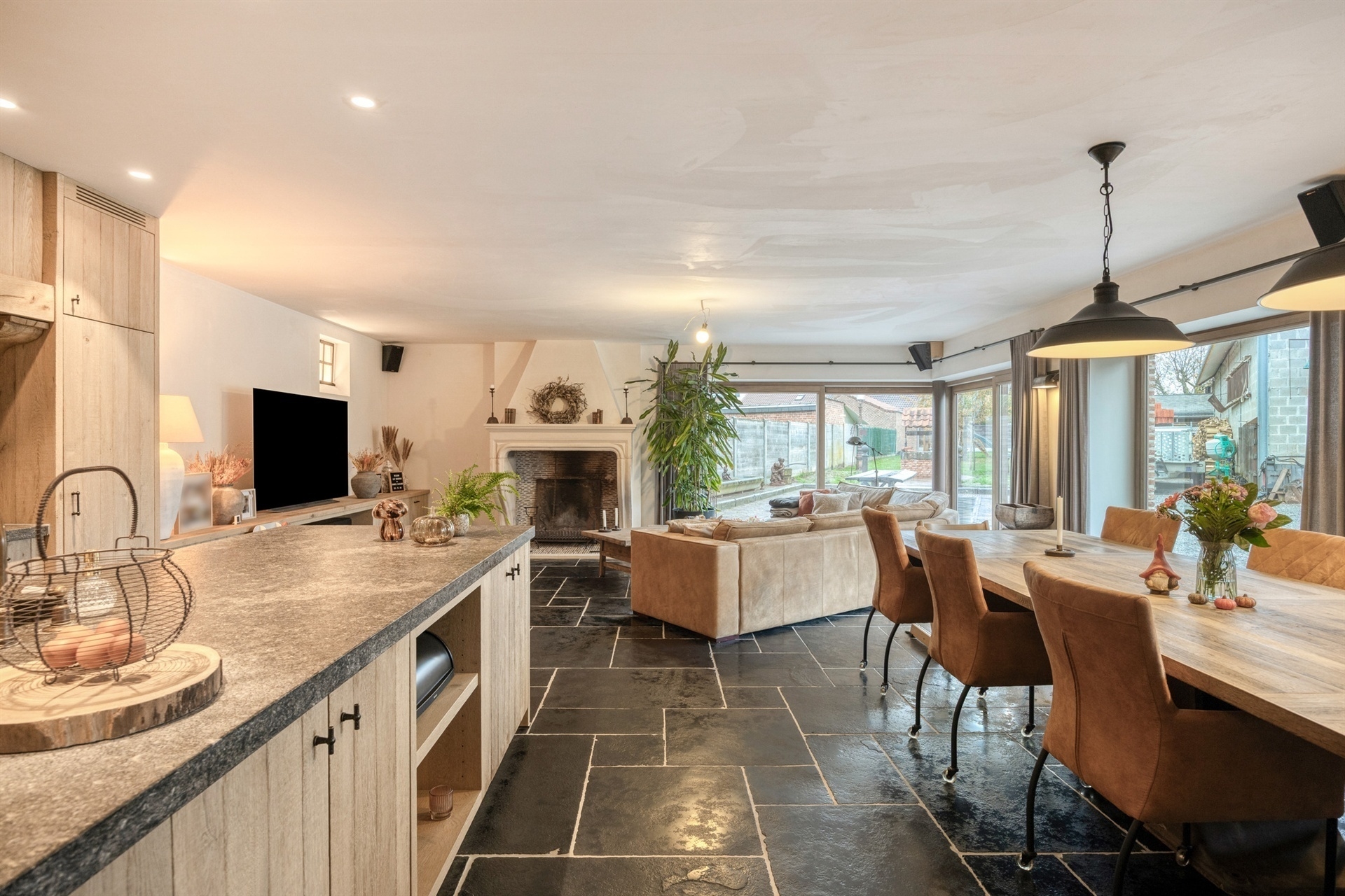 Volledige gerenoveerde woning met loods - foto 5