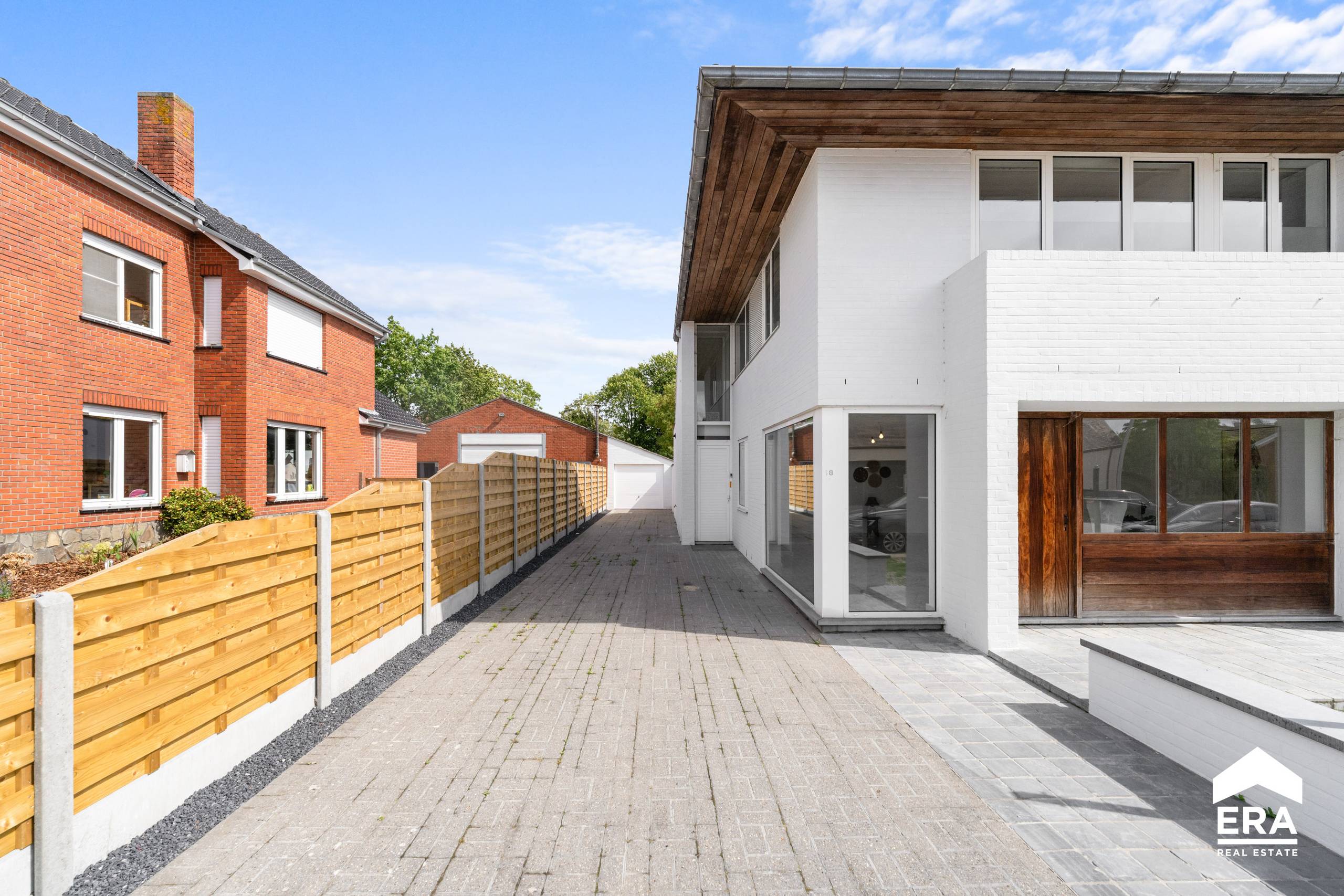 Charmante Halfopen Woning in Zillebeke met Grote Tuin - foto 2