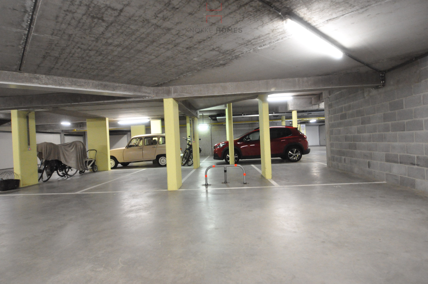 Zeer goed gelegen autostaanplaats aan het Manitobaplein in Duinbergen. - photo 4