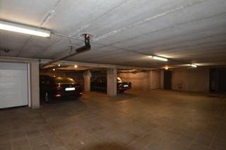 Vlot bereikbare autostaanplaats gelegen op niveau -1 in de Res. Coudekercke.Ruime staanplaats met ca 9,5m diepte. afhankelijk van het type wagen...