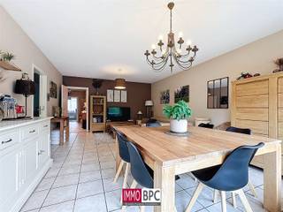 Welcome to this magnificent ready-to-move-in apartment, ideally located in a quiet, leafy area of Molenbeek-Saint-Jean.A home that perfectly combines...