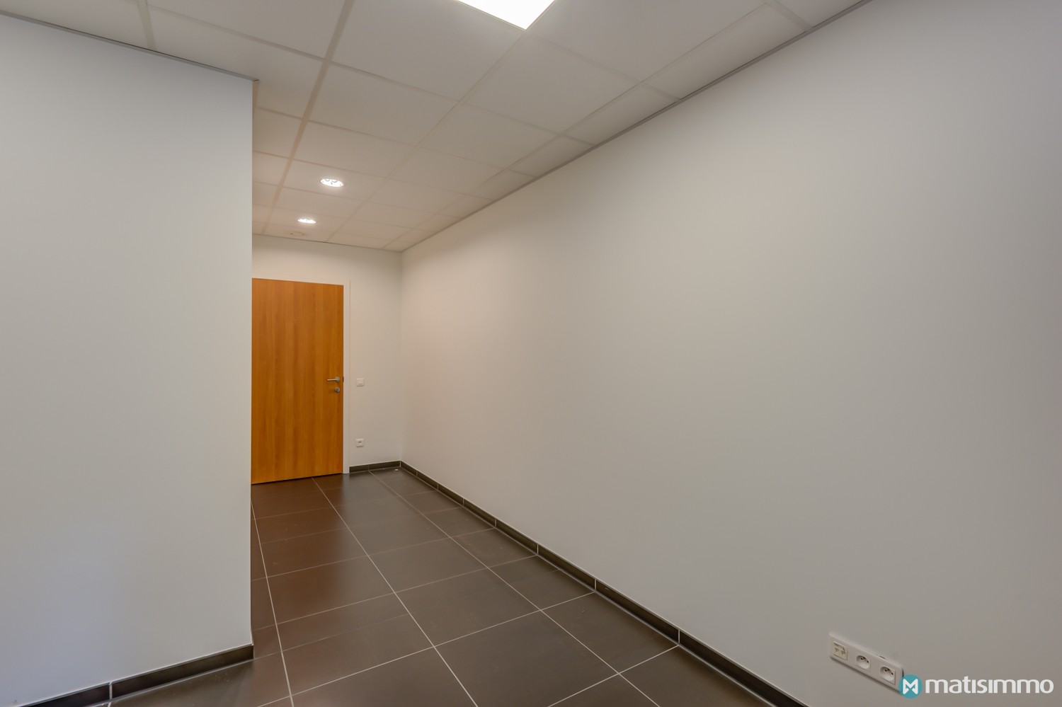 Commercial à louer à Hoeselt - photo 3