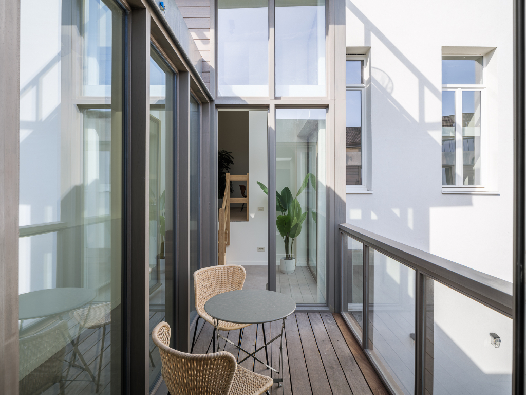 Luxueus appartement met groot volume en terras op toplocatie aan de Sint-Michielskerk - foto 4