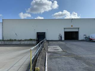 Deze uitstekend gelegen opslagruimte met mogelijkheid tot kantoren, heeft een totale oppervlakte van 3.664 m²  en biedt een strategische ligging...