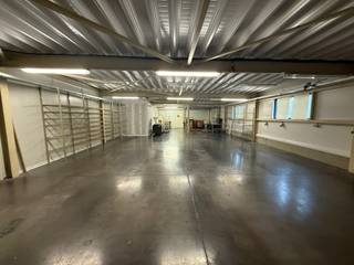 Deze stockageruimte van 182 m² is gelegen op een interessante locatie langs de Vilvoordsesteenweg in Grimbergen en biedt een...