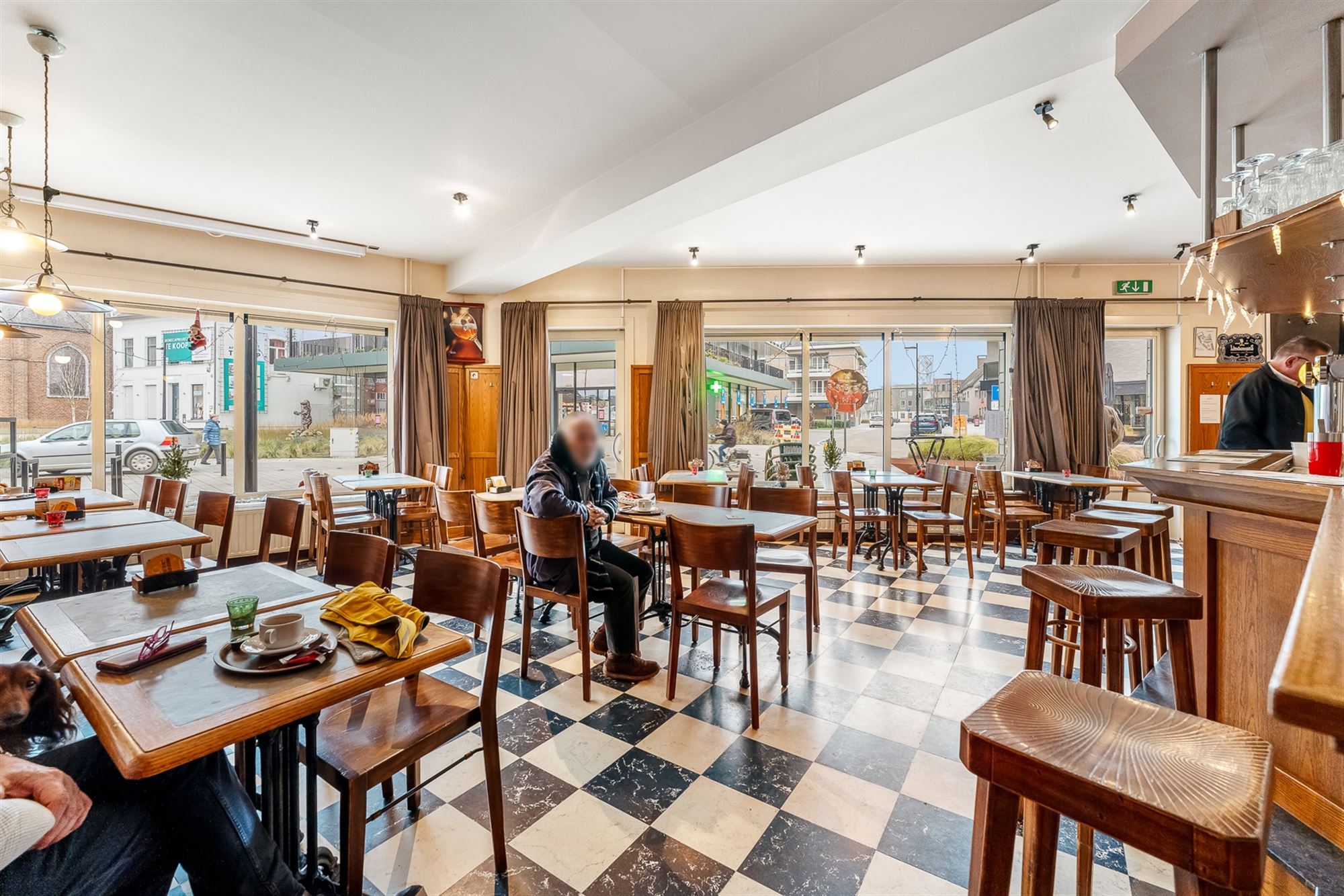 HORECA PAND MET GOEDE VISIBILITEIT EN RUIM APPARTEMENT GELEGEN P DE MARKT VAN BERINGEN - foto 5