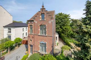 Immo Pické biedt U deze authentieke herenwoning met prachtige tuin aan gelegen op een perceel van maar liefst 1783m². We betreden deze herenwoning...