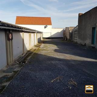 Garage-boxen met mogelijkheid tot bebouwing te koop in het centrum Borgloon In het centrum van Borgloon vinden we 11 afgesloten garage-boxen terug.De...