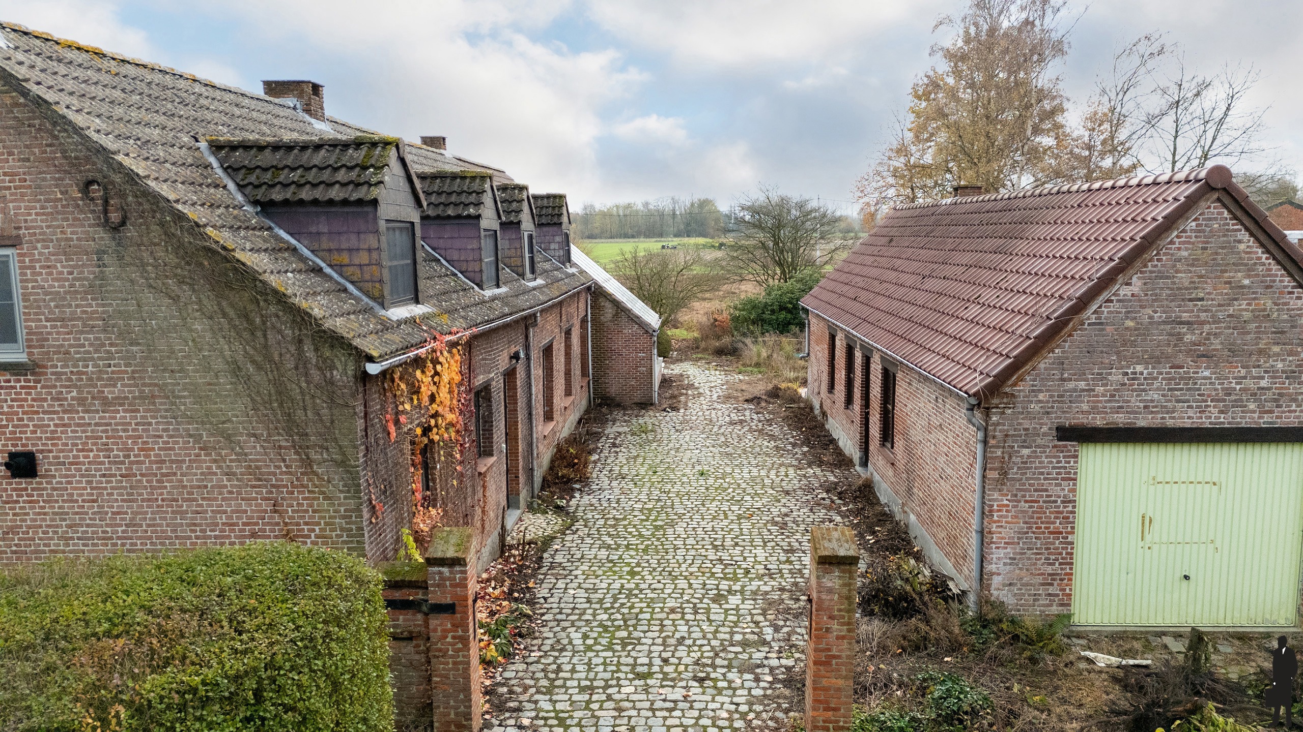 Prachtig gelegen hoeve met 4 slk op een perceel van ca. 4157m² te Lier.  - foto 3