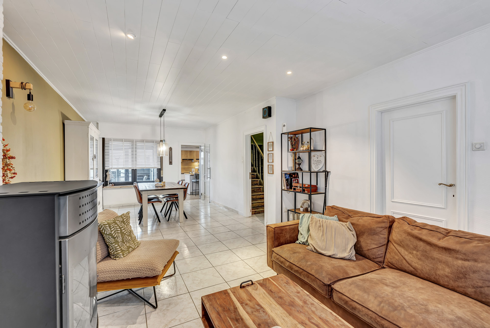 Strategisch gelegen, instapklare woning met veel potentieel - foto 3