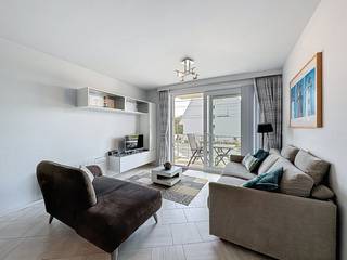 Instapklaar appartement op toplocatie in Nieuwpoort-Bad, vlak bij de zeedijk, het strand en de winkelstraat.Indeling: inkomhal, toilet, aparte...