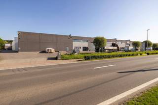 Gunstig gelegen, recente KMO-unit van 672 m² te Vorselaar!Deze recente KMO-unit wordt momenteel gebruikt als opslagruimte maar kan ingericht worden...