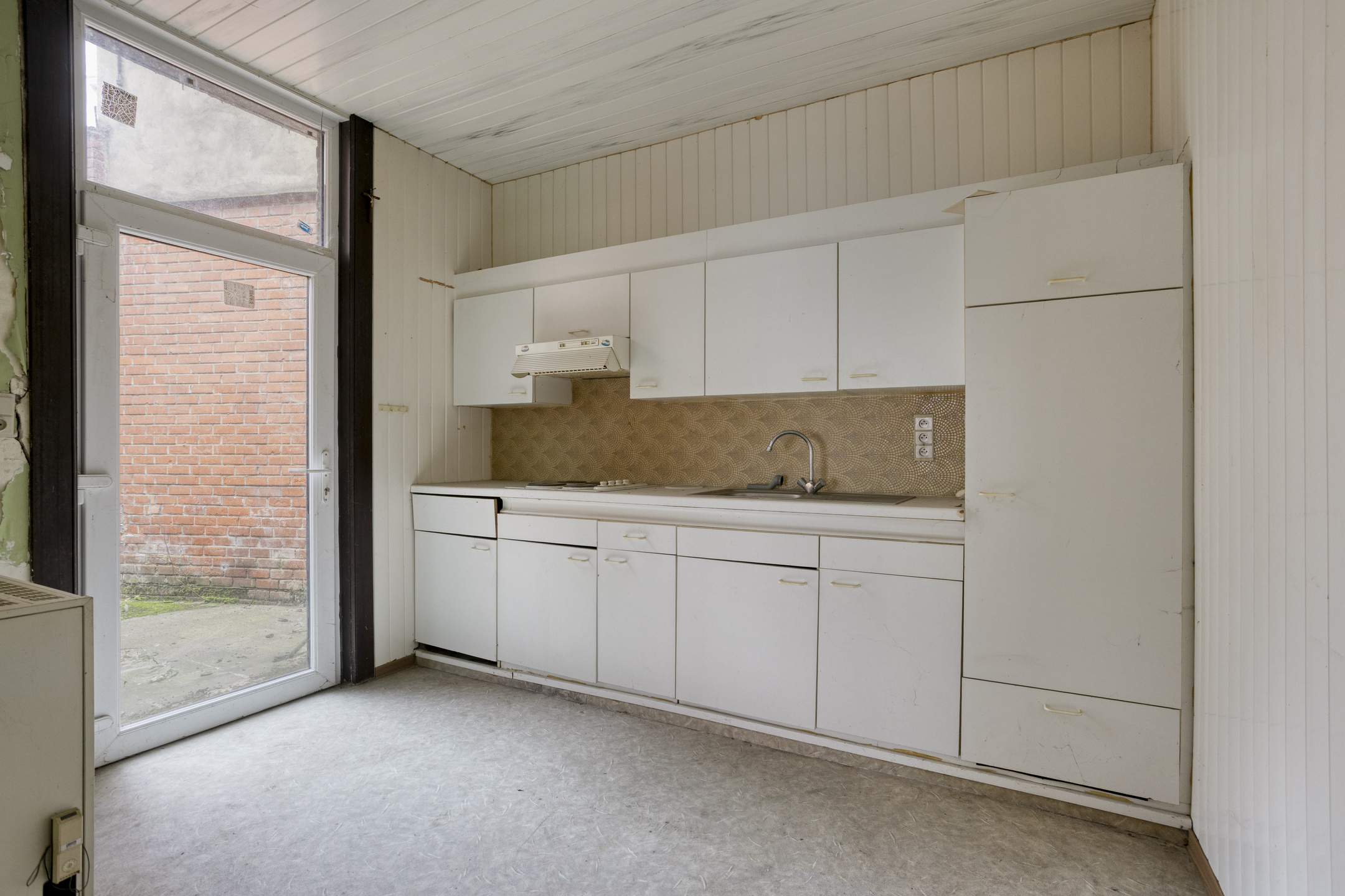 Building with commercial units and apartment in Denderleeuw - photo 5