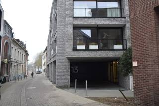 Centraal gelegen appartement met volgende eigenschappen:° voorzien van airco en screens° wonen in het centrum° vloerverwarming met keramisch parket°...