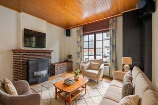 - Emplacement idéal au centre de Messines: Rue de la Meule 7- Espace de vie avec coin salon et salle à manger- Grande cuisine avec vue sur le jardin-...