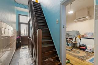 Opbrengsteigendom op toplocatie Op een uitstekend bereikbare en praktische locatie in Sint-Niklaas bevindt zich dit ruime woonhuis. De woning...