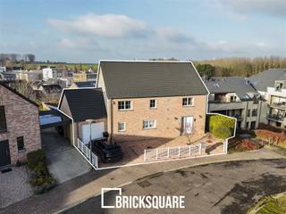 GEMBLOUX - At the end of a private, enclosed residential area, you'll find this spacious 4-fronted house with 197 m² of living space. It benefits...