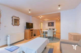 <p><span> Deze gezellige studio is gelegen in het centrum van Wenduine, op wandelafstand van alle nodige winkels alsook de dijk. Gelegen in een kleinschalig en net gebouw. De studio omvat een zitruimte, eetruimte, keuken met badkamer gedeelte en toilet. </span></p><p><span>Ideaal als investering, starterswoning, 2de verblijf of renovatieproject!</span></p><p><span>Wij verzorgen ook de schatting van uw woning! Bel voor meer info.</span></p><p><span>Contacteer Emile voor een bezoek ter plaatse: 0492 08 08 08</span></p><p><span>emile@correctvastgoed.be</span></p>