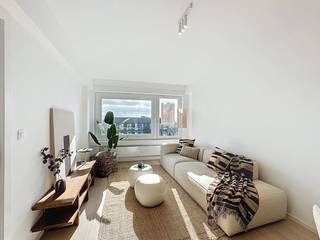 Op wandelafstand van het Heldenplein vinden we dit gerenoveerd appartement te koop. Het appartement beschikt over één ruime slaapkamer met...