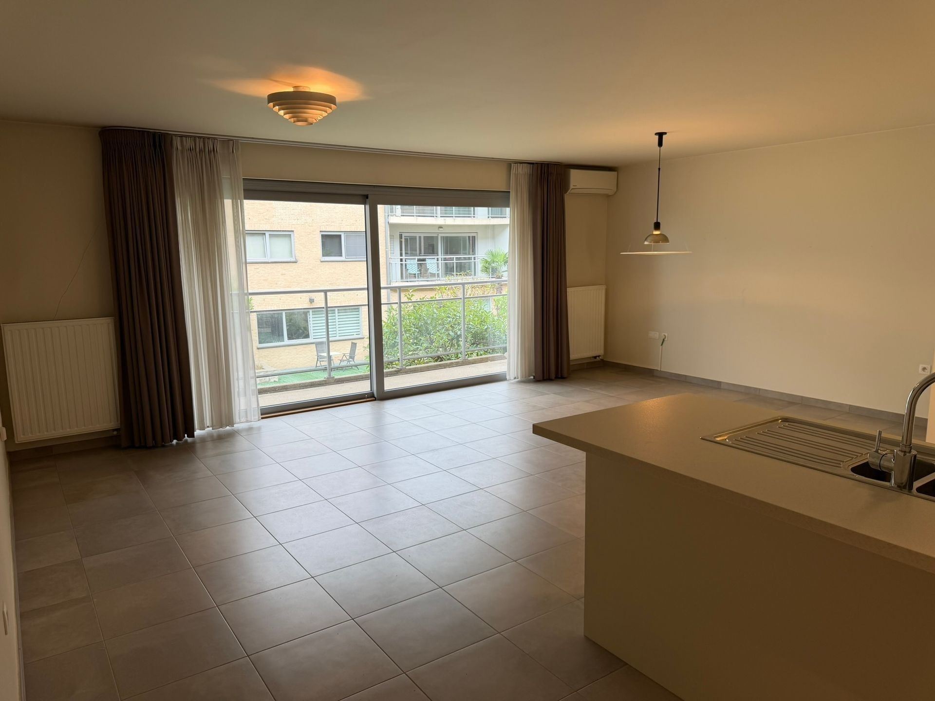 Appartement met 2 slaapkamers en garage - foto 4