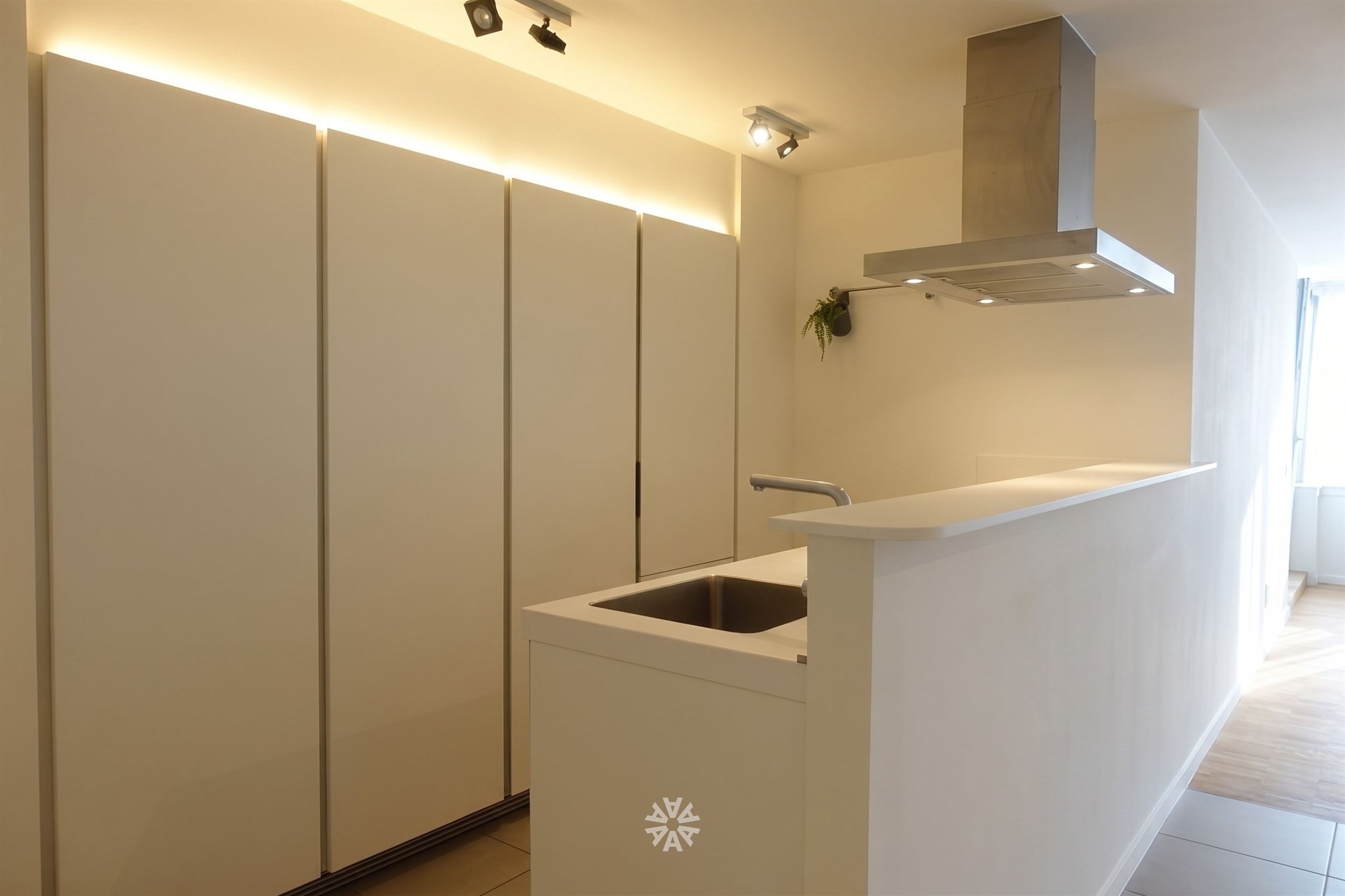Stijlvol appartement met autostaanplaats te huur nabij Station Gent-Sint-Pieters - foto 4