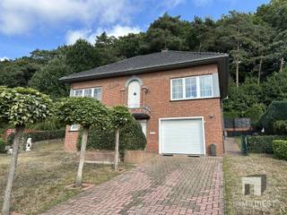 Te koop: Goed onderhouden woning op toplocatie vlakbij het station van Diest!Bent u op zoek naar een gezellige gezinswoning op een uiterst bereikbare...