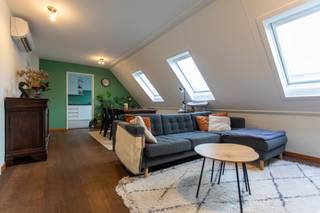Dit dakappartement is gelegen in een rustige residentie bestaande uit 6 appartementen. Via de gemeenschappelijke hal begeeft u zich met...