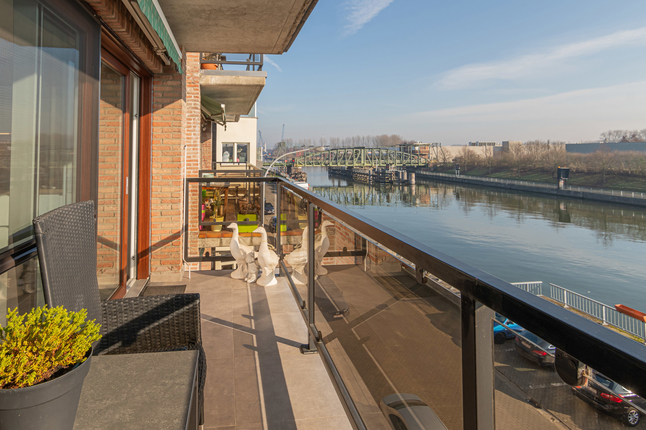 Magnifiek appartement met zicht op het water en parking - foto 5