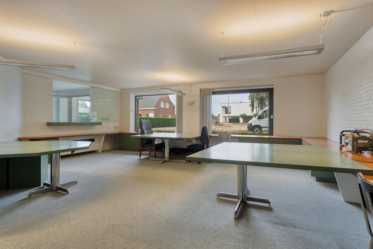 Magazijn met kantoor te huur in Ooigem - foto 5