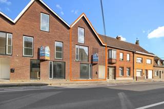 Voor meer info of een bezoek, bel 054 69 39 39 - Deze nieuwbouwwoning maakt deel uit van een project van 5 nieuwbouwwoningen. Geen casco...