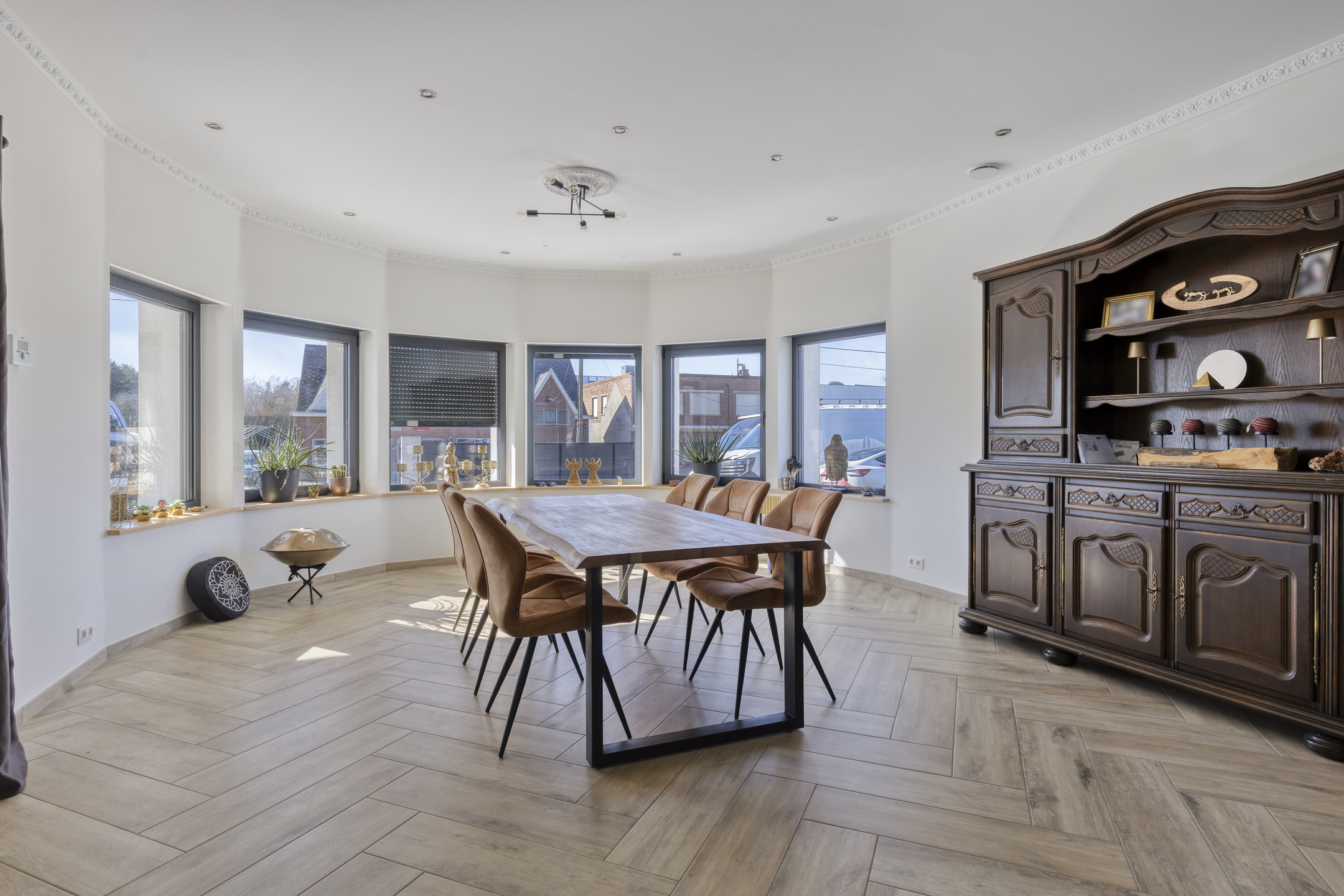 Instapklare villawoning met 6 slaapkamers en zwembad - foto 5