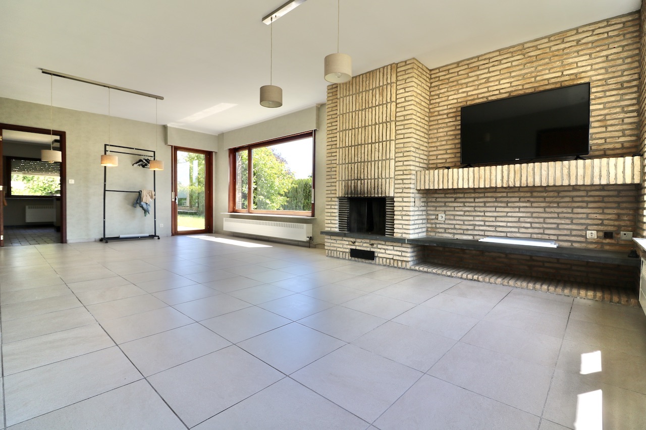 Rustig gelegen gelijkvloerse woning op residentiële ligging met 3 slpk, tuin, terras en garage voor 1.075 EUR/mnd - foto 5