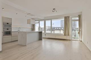 Teneinde de Waalsekaai tegenover het Nieuw Zuid ligt dit mooi appartement met zicht op de Schelde.Indeling:Uitstekend gelegen appartement op de...