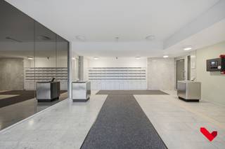 Op de 4e verdieping van een stijlvol en goed onderhouden gebouw met lift bevindt zich dit prachtige appartement met één volwaardige slaapkamer,...