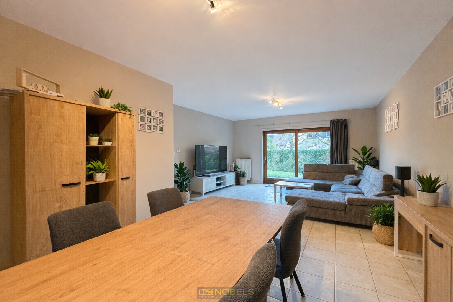 Te koop, instapklare eigendom met garage en tuin op gunstige ligging - foto 2
