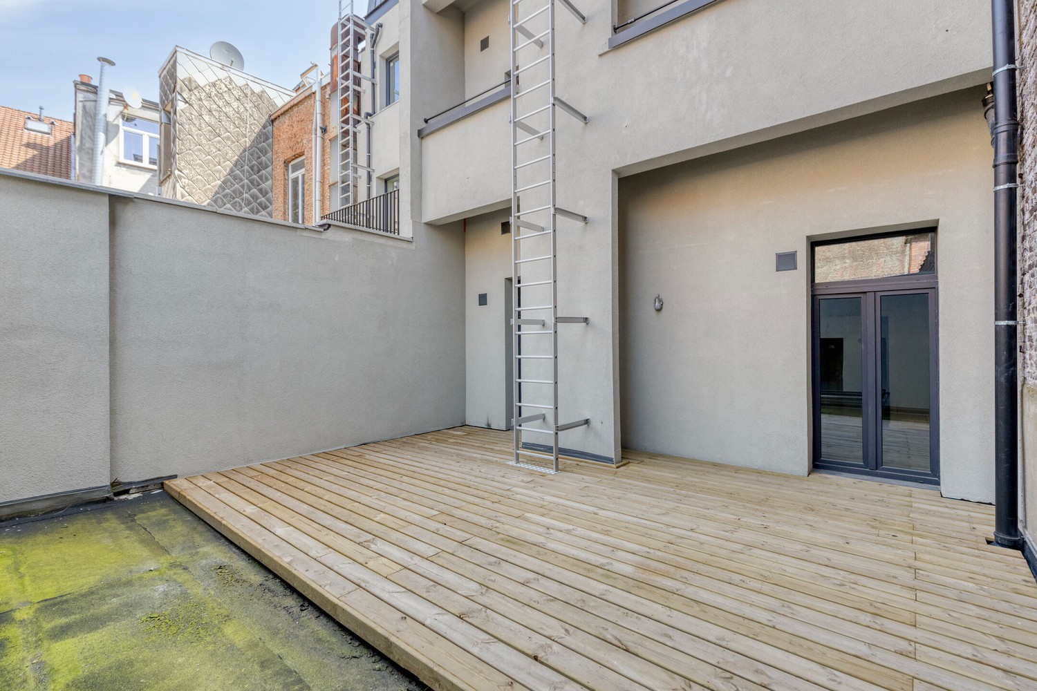 Gerenoveerd 2-slaapkamerappartement met ruim terras in hartje Antwerpen - photo 5