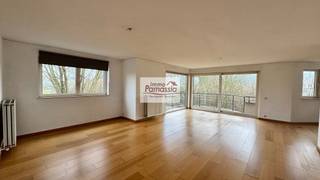 Ruim en elegant 3-slaapkamerappartement met privéterras - Perfect voor modern wonen! Zeer centraal gelegen! Dit heldere appartement ligt op de...