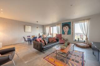 Res.Santos. Lichtrijk appartement gelegen vlakbij het strand van Zeebrugge met mooie open zichten aan de voor- en achterkant.Indeling: inkom met...