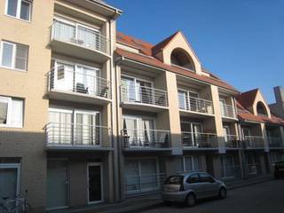 Overdekte staanplaatsen op niveau -1: AP 4 en AP5Maandelijkse huurprijs: 65 + 5 EUR kosten = 70 EUR per plaatsOnmiddellijk vrij.Enkel te huur op...