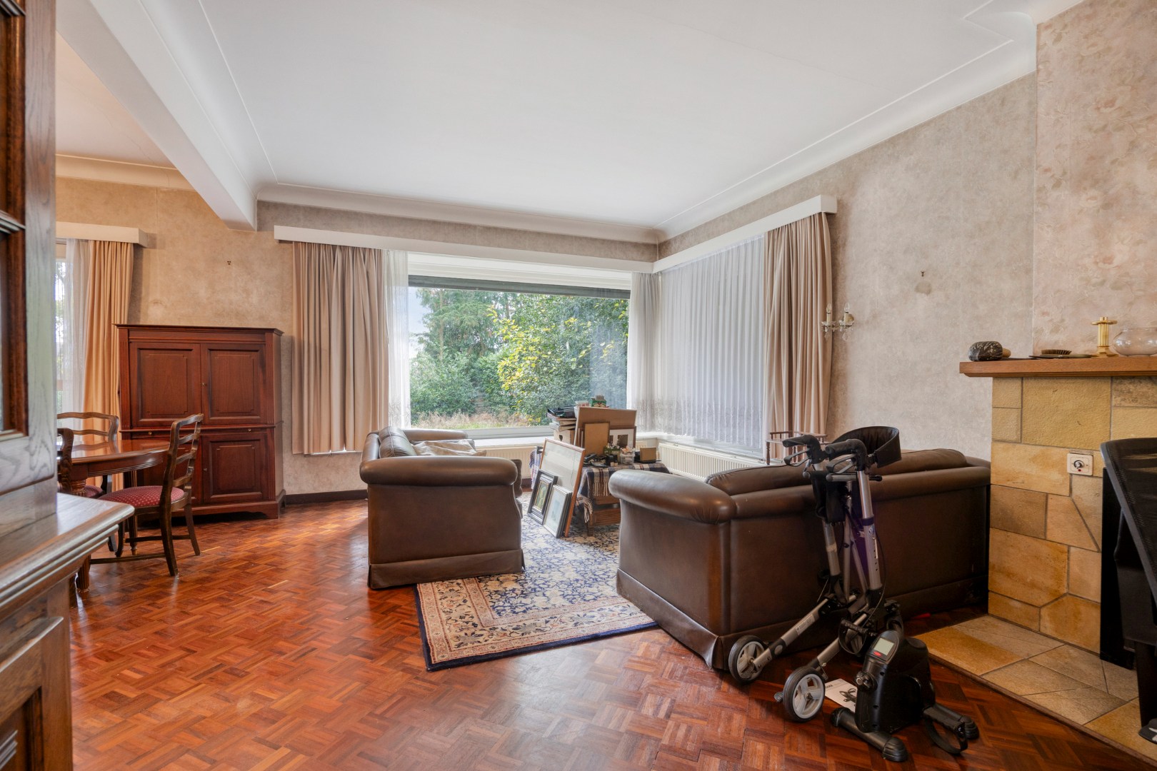 Ruime karaktervolle woning met 5 slaapkamers op een zonnig perceel van 12 are ! - foto 4