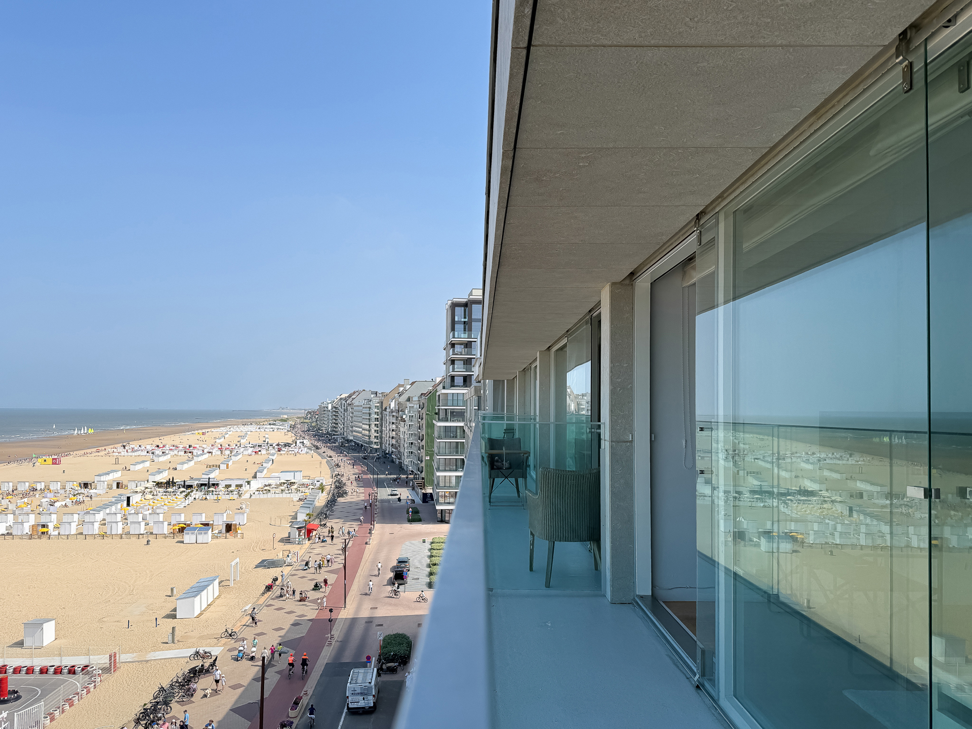 Appartement met frontaal zeezicht op de Zeedijk in het Zoute - foto 2