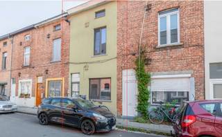 In de gezellige Cederstraat vinden we deze instapklare rijwoning, ideaal voor wie op zoek is naar een compacte maar verrassend ruime thuis in de...