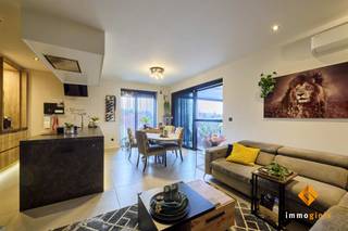 Dit ruime, 3-slaapkamerappartement is gelegen op de 2e verdieping van Residentie In de Hoeven II, op een boogscheut van het centrum van...