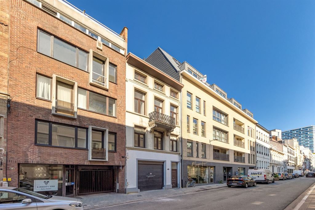 Woning met gigantisch magazijn te renoveren - foto 1