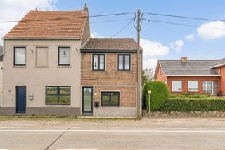 Instapklare gezinswoning met 3 slaapkamers en zonnige tuin Op een vlot bereikbare locatie vind je deze charmante gezinswoning die comfort en...