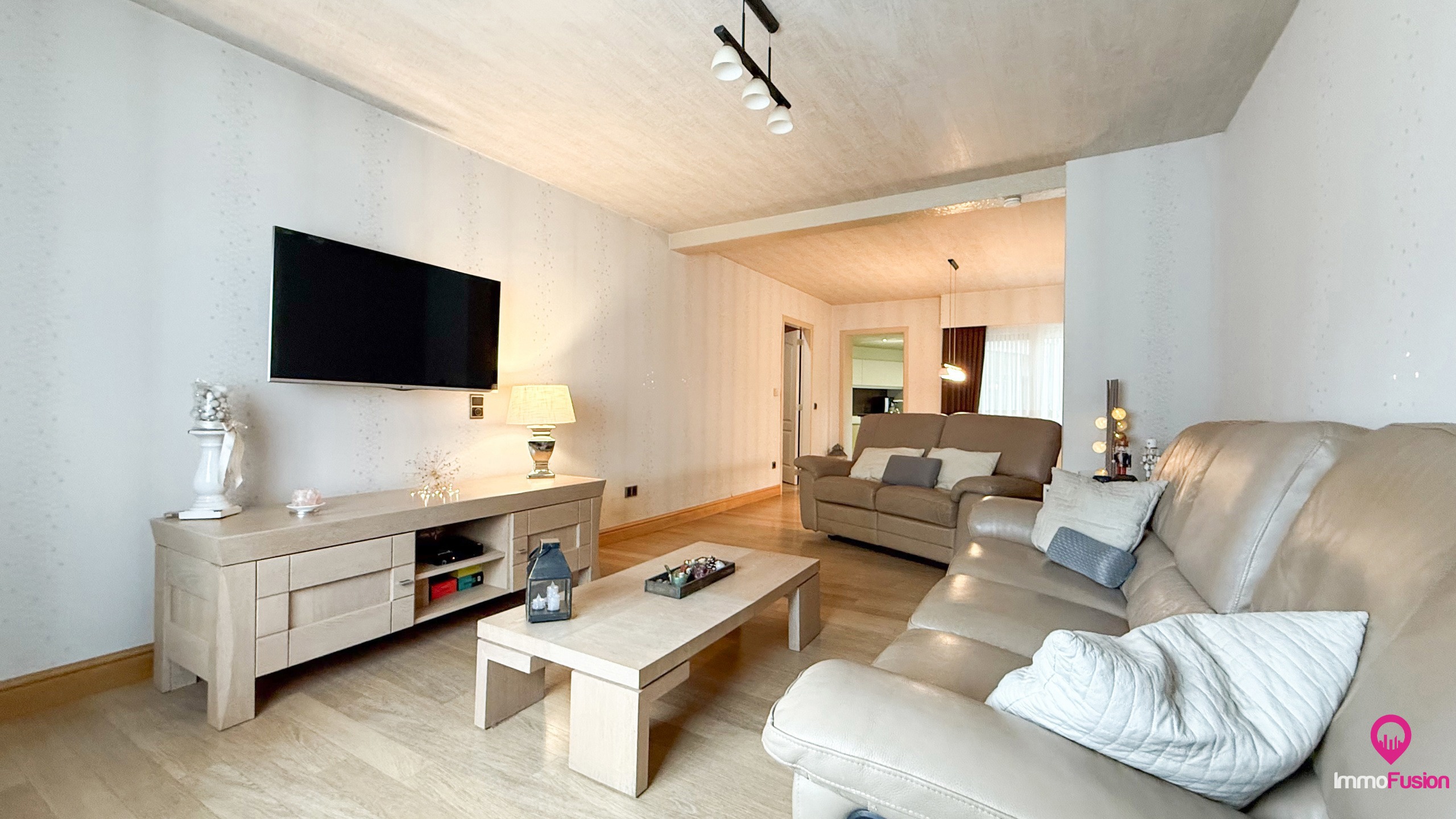 Charmante halfopen bebouwing met mooi perceel van ca 10are! - foto 3